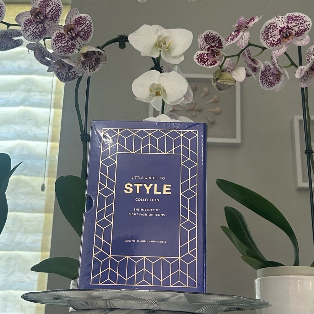 NEW In Box: 8 Guides To Style (Including Chanel) - Picture 2 of 4